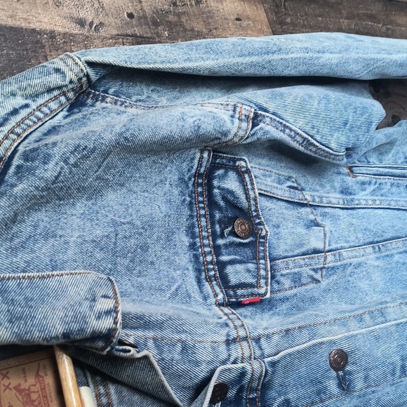 Vintage Levi's Made In The USA Acid Wash Denim Trucker  Jacket Sz Med Women - Picture 10 of 17